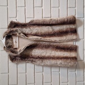 Song N Spirit Faux Fur Open Front Vest Sweater. Size Small
